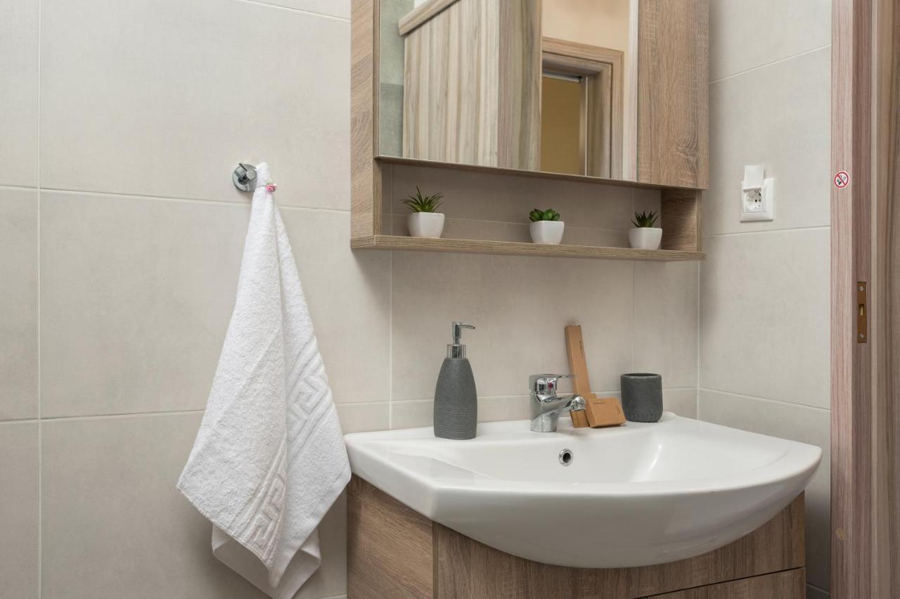 Floral Beach Apt With Lux Extras & Special Treats Kolymbari Exterior photo